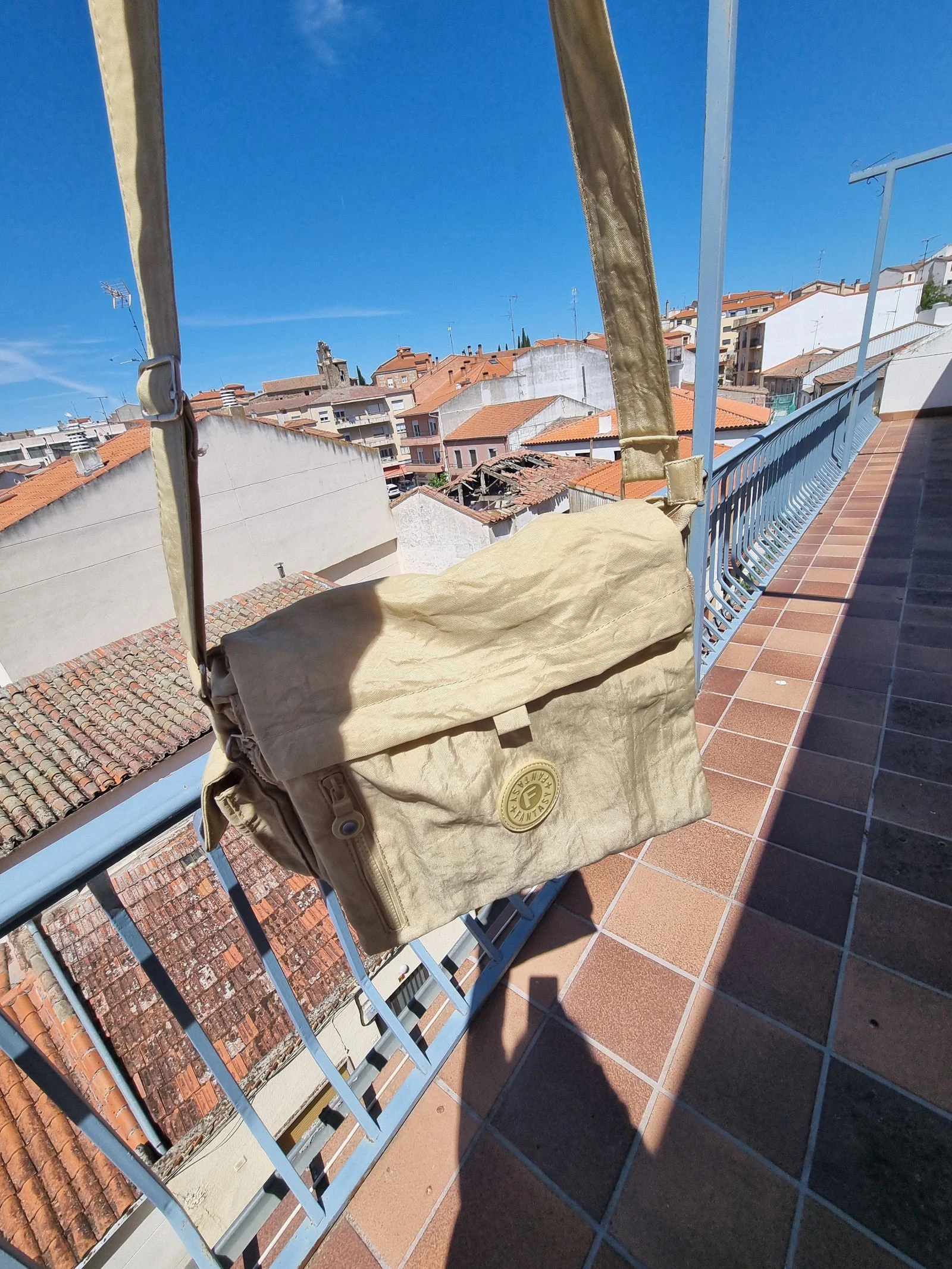Bolso bandolera Beige varios compartimentos